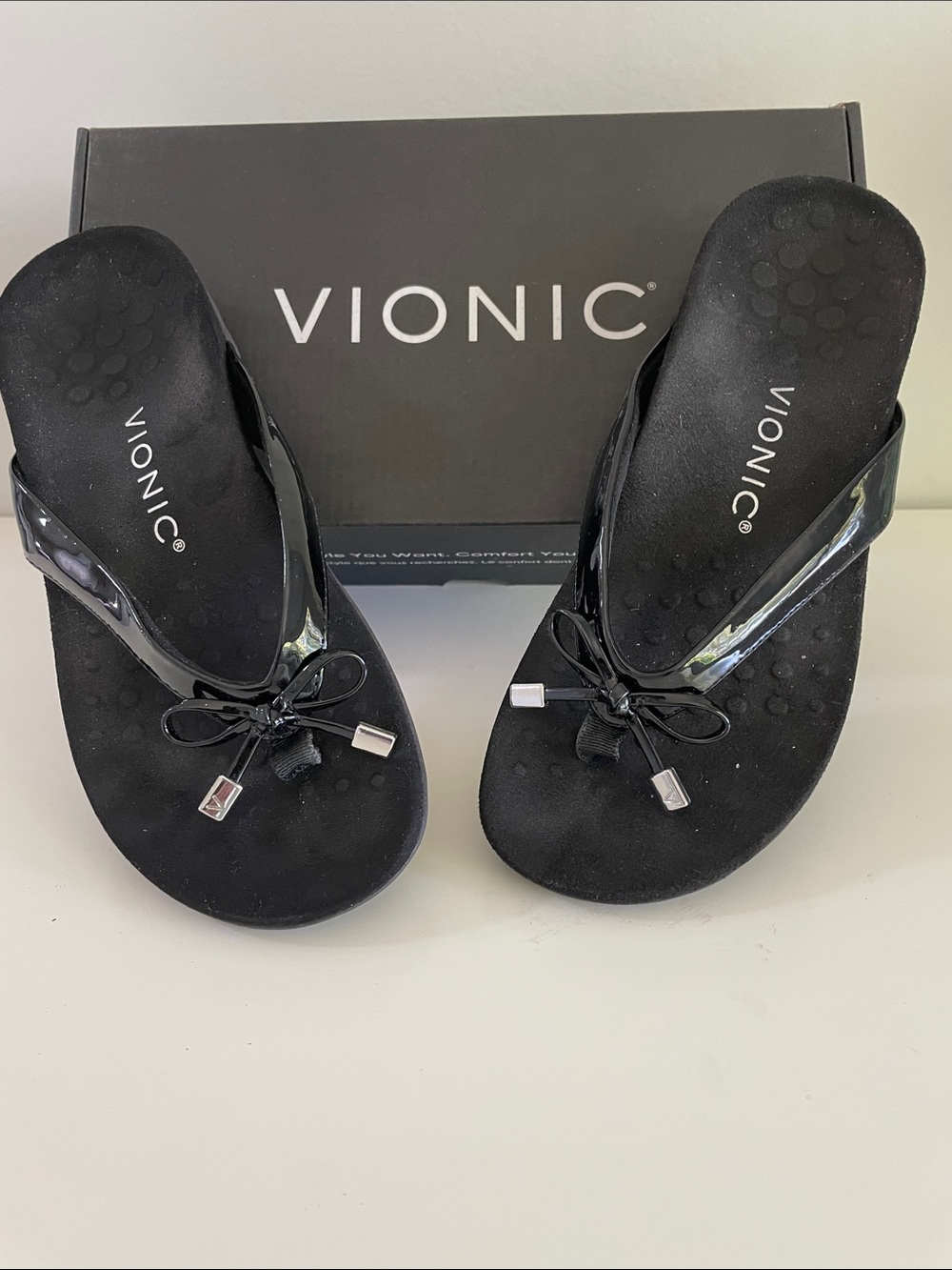 Vionic Black Women's Thong Sandals with Decorative Bow Accents